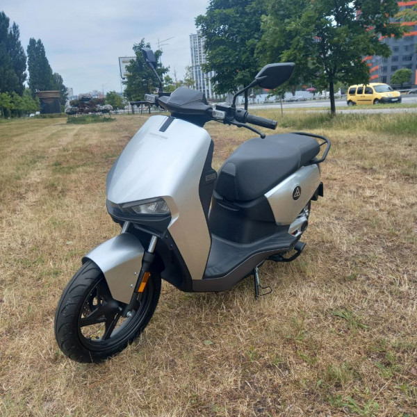 Електроскутер SARKCYBER HC200 Flash Silver